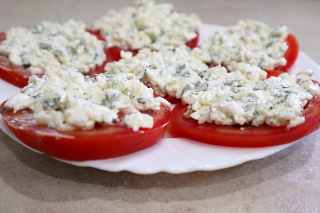 Tomatoes With Cream Cheese, Garlic And Mayonnaise