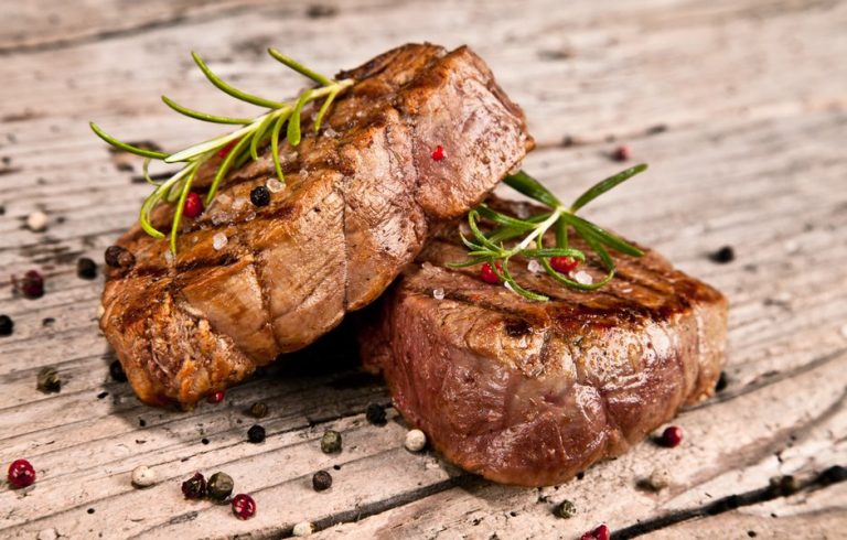 10 Tips on How to Cook a Steak