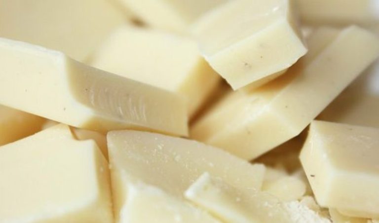White Chocolate Mousse: Classic and Vegan Recipe