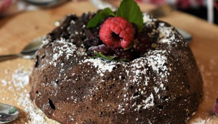 One Basic Dough, 3 Different Cakes: Vegan and Delicious