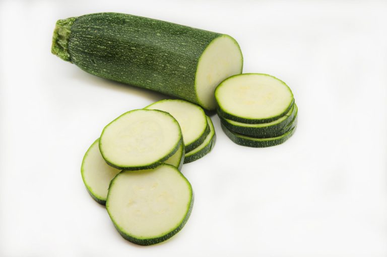 Eating Zucchini Raw: Benefits and Possible Dangers