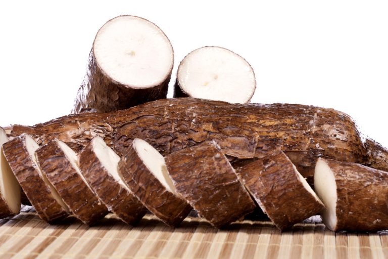Cassava Flour: Nutrition Facts, Uses and Recipes