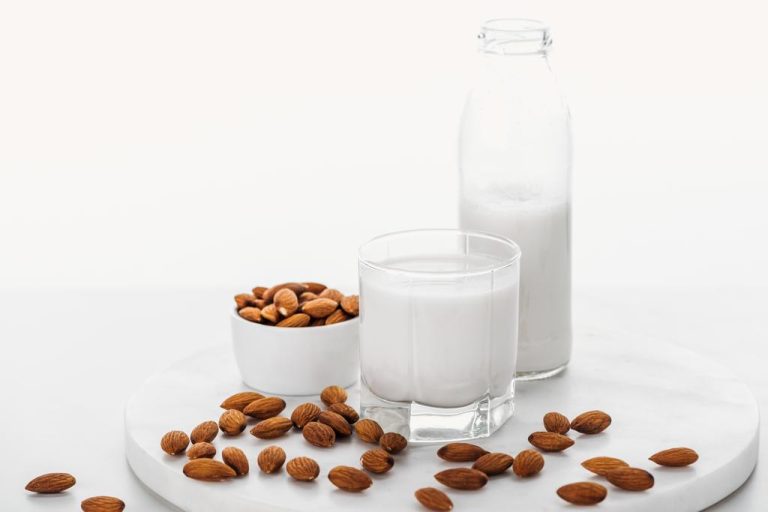 Hazelnut Milk: Recipe, Pros and Cons of Milk Substitutes