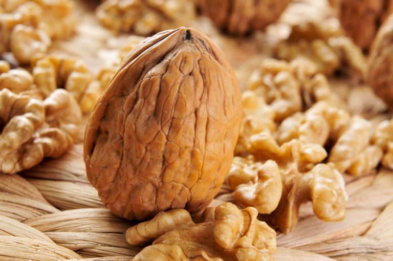 Walnut Oil: Effect and Application of The Healthy Oil
