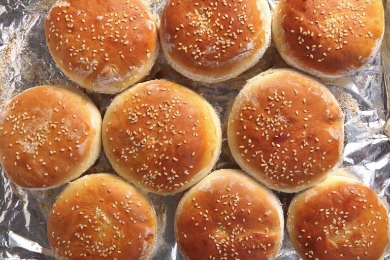 Baking Bread Rolls: This is How Bread Rolls From The Day Before Become Fresh Again