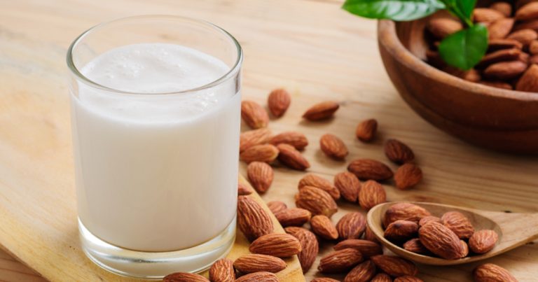Frothing Almond Milk: This is How It Works