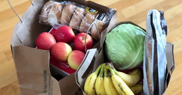 Plastic Packaging for Fruit and Vegetables: No-go or Necessary?