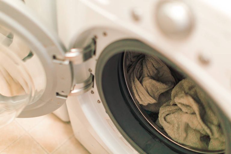 Washing Clothes: 3 Tips For The Washing Machine That Save Money