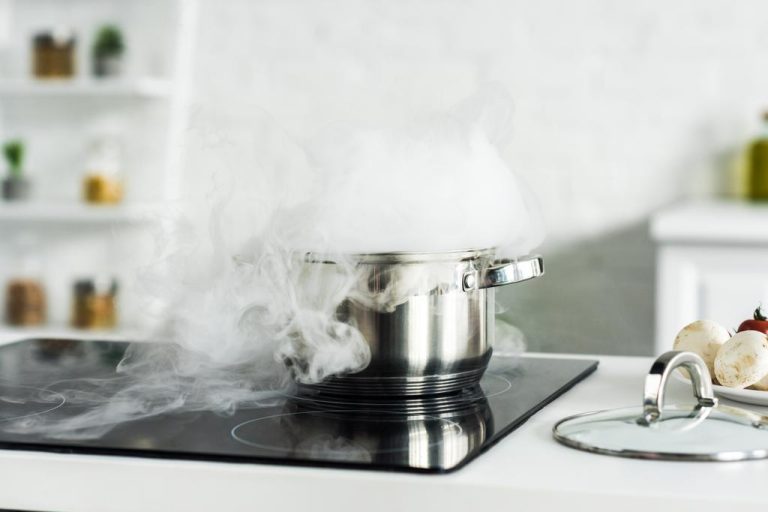 Heat Water With a Saucepan or Kettle? This Saves You Energy and Costs in The Household
