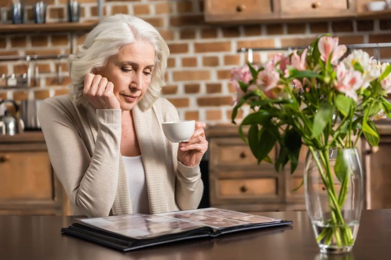 Study Proves: This is How Gray Hair Gets Color Again – Without Dyeing