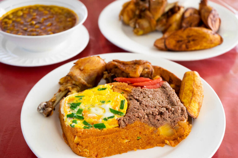 Are there any vegetarian options in Guyanese cuisine?