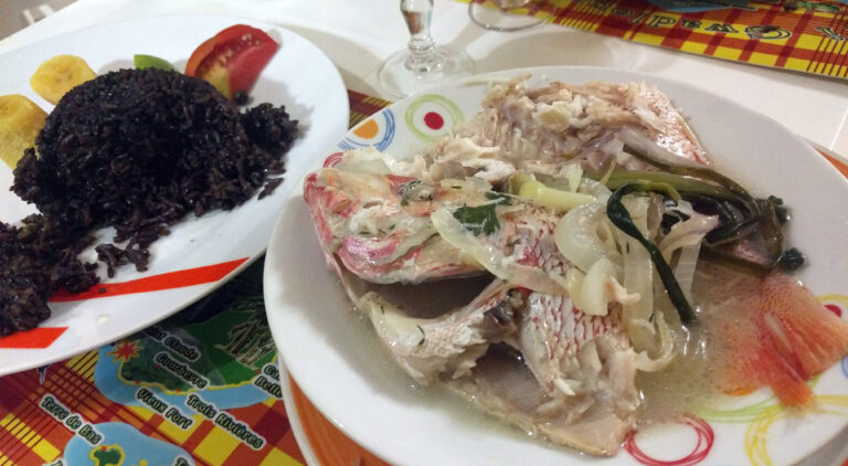 Are there any popular seafood dishes in Saint Vincent and the Grenadines cuisine?