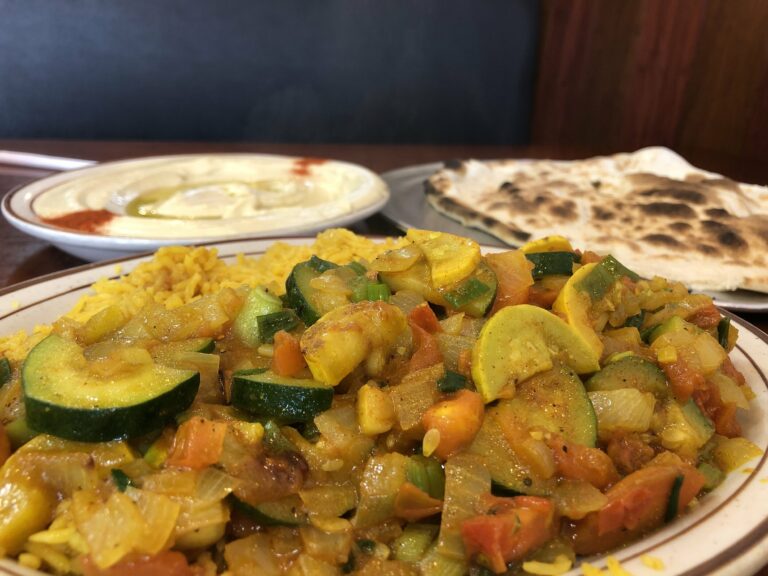 Are there any vegetarian or vegan options available in Yemeni cuisine?