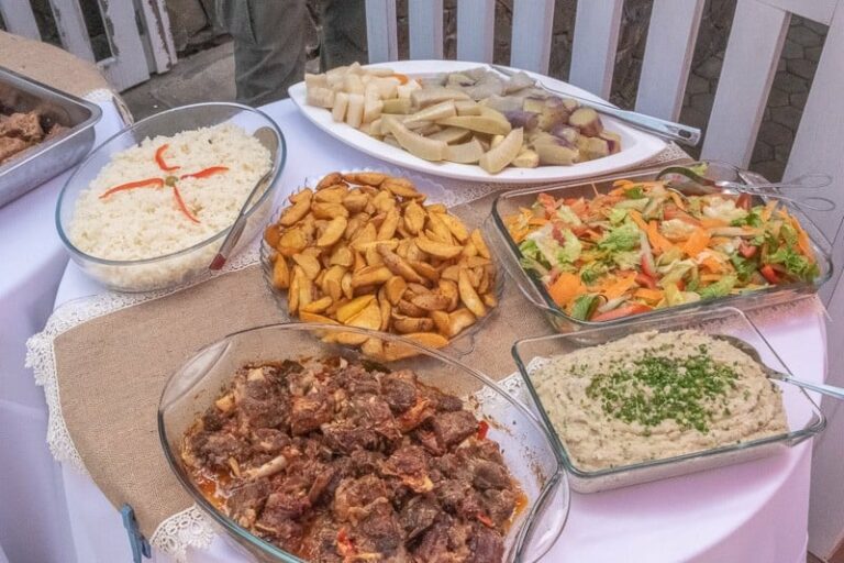 Can you recommend some must-try Cabo Verdean dishes for me?