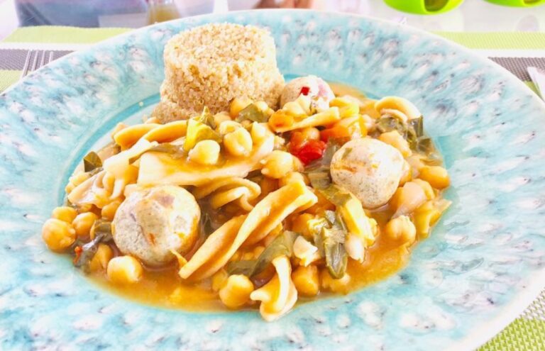 Are there any popular Angolan snacks?