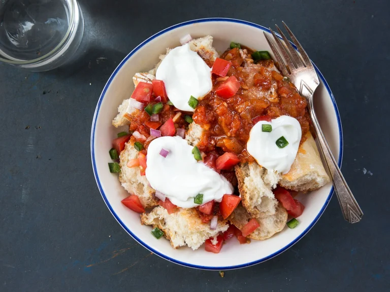 How does Eritrean cuisine differ from Ethiopian cuisine?