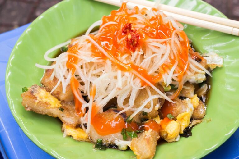 What are some popular condiments or sauces used in Vietnamese cuisine?