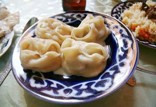 How do Turkmen desserts differ from other Central Asian desserts?