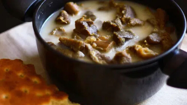 How is Turkmen cuisine influenced by neighboring countries like Iran or Afghanistan?