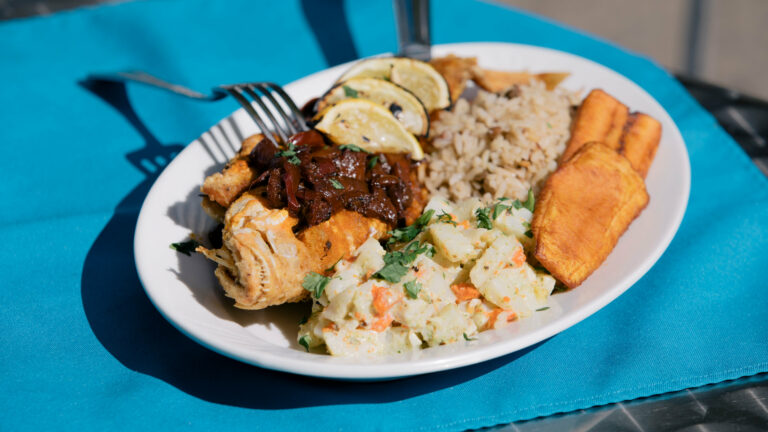 How has the country’s location and diverse population influenced Panamanian cuisine?