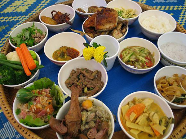 Can you find any influences from Laotian agriculture or farming practices in the cuisine?