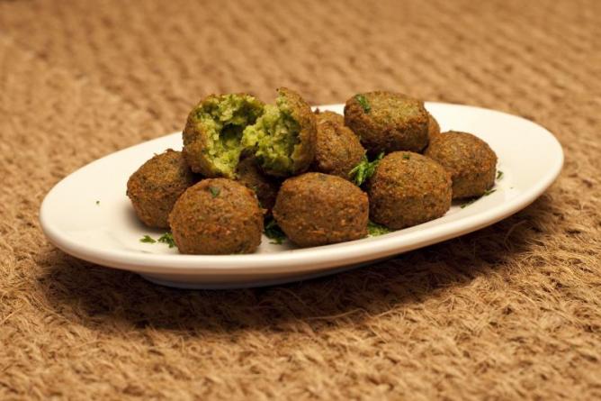 Are there any unique ingredients or flavors used in Kuwaiti cooking?