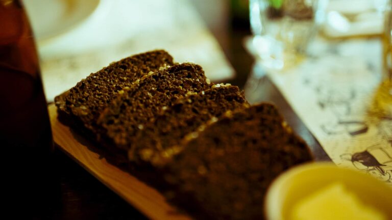 What are some popular street foods in Estonia?