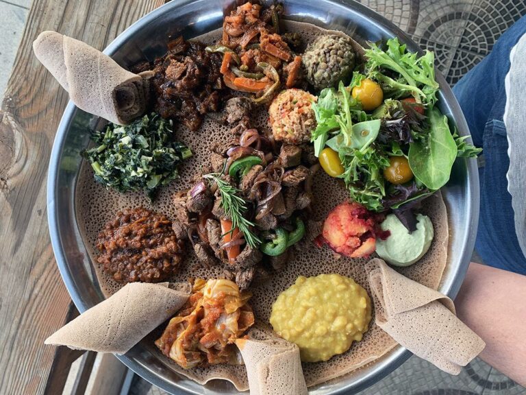 Can you tell me about the traditional breakfast options in Eritrea?