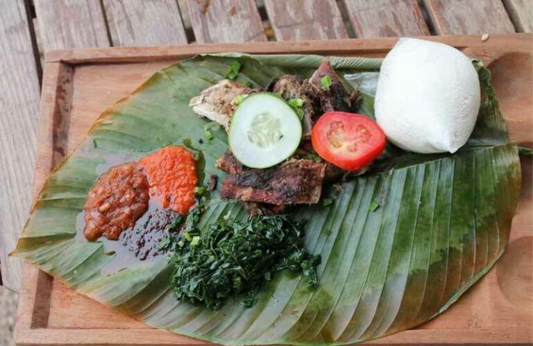 How is traditional Zimbabwean food prepared?