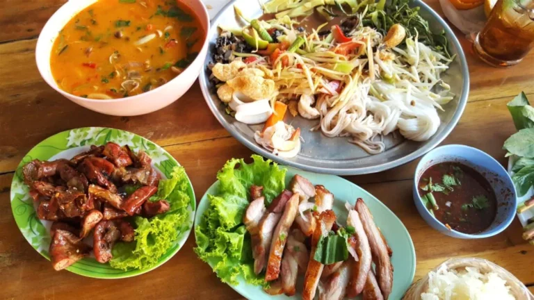 Is street food safe to eat in Thailand?
