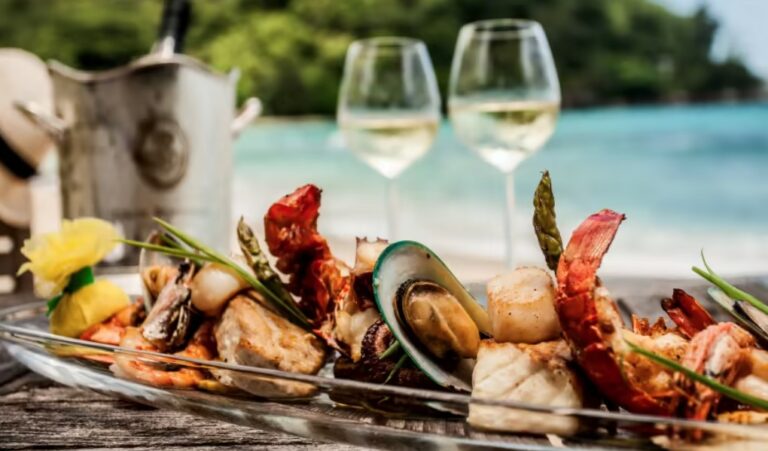 How accessible is street food in Seychelles for tourists?