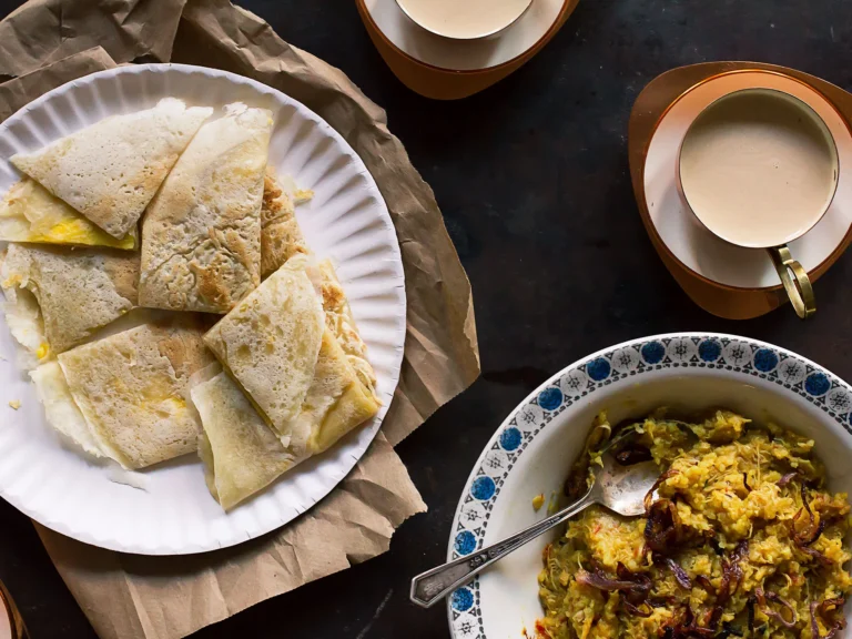 Are there any unique dining customs or etiquette in Oman?