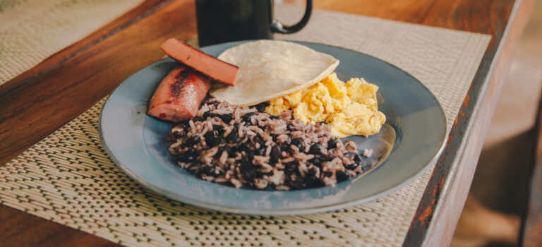 What are the typical breakfast options in Nicaragua?