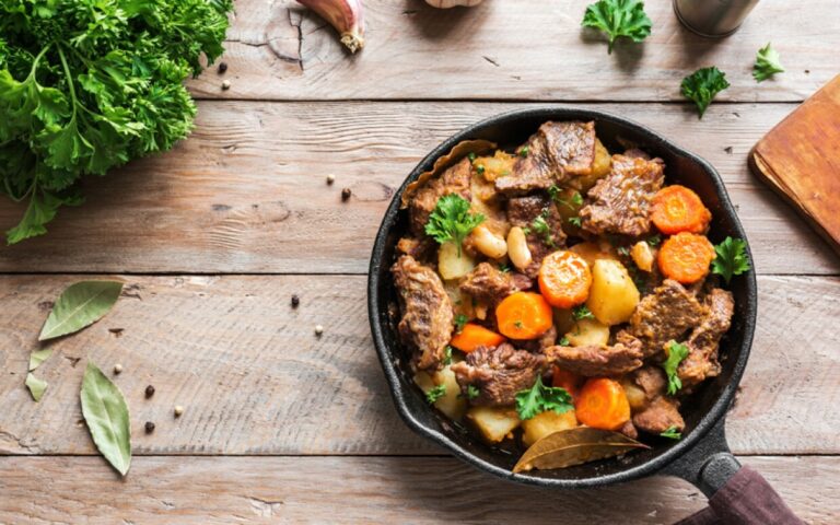 Can you find any influences from Irish pub culture in the cuisine?