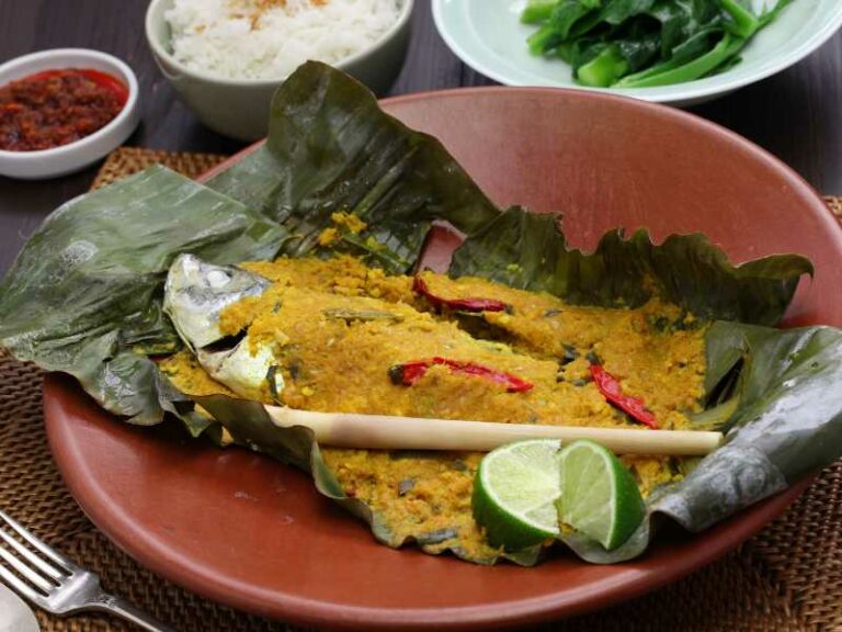 Are there any Timorese dishes with influences from Timor-Leste’s indigenous culture?