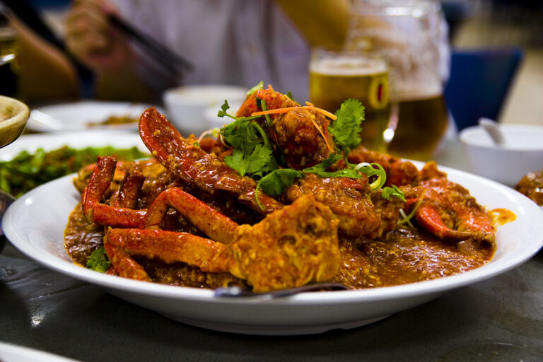 Are there any specific seafood dishes that are popular in Singaporean cuisine?