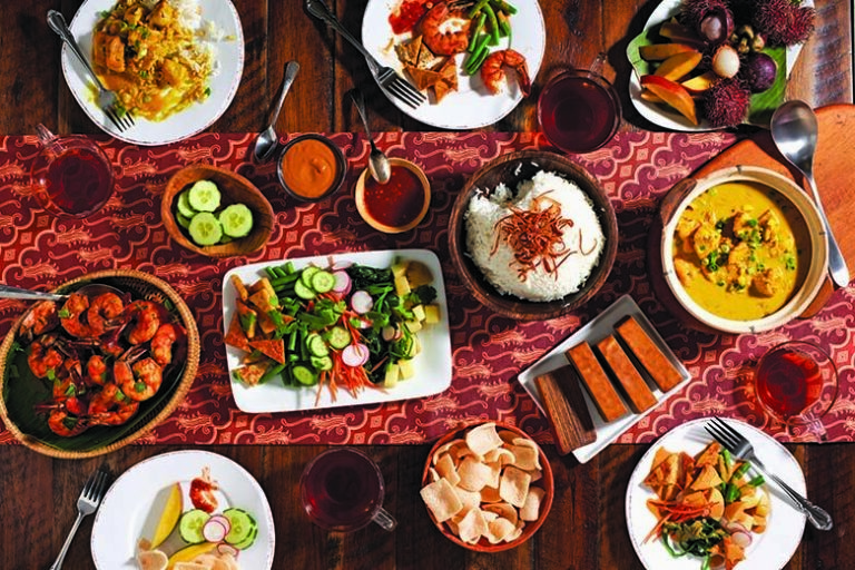 Are there any special desserts or sweets in Indonesian cuisine?