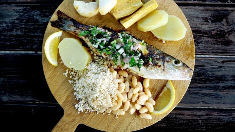 Can you recommend some typical Angolan dishes for a first-time visitor?