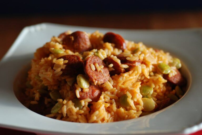 How does Cabo Verdean cuisine differ across the different islands?