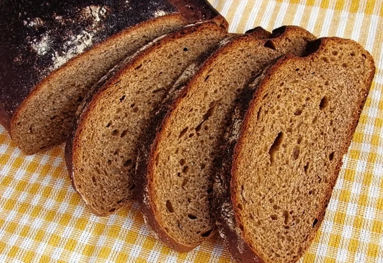 Can you recommend some must-try Estonian street foods?