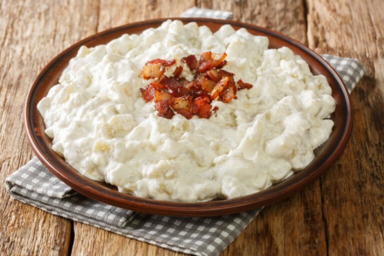 What are the typical breakfast options in Slovakia?