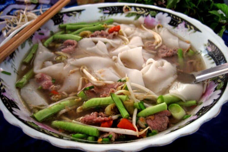 Can you find any influences from Laotian religious practices, such as Buddhism, in the cuisine?
