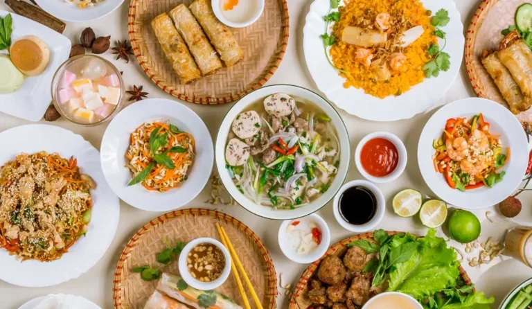 Are there any night markets or food stalls in Vietnam?