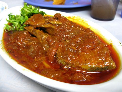 Are there any popular seafood dishes in Myanmar cuisine?