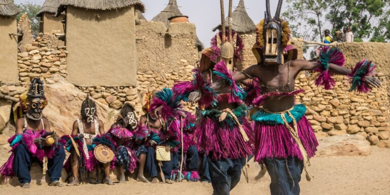 Can you find any influences from Malian music or arts in the cuisine?