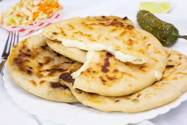 Can you explain the use of corn and beans in El Salvadoran dishes?