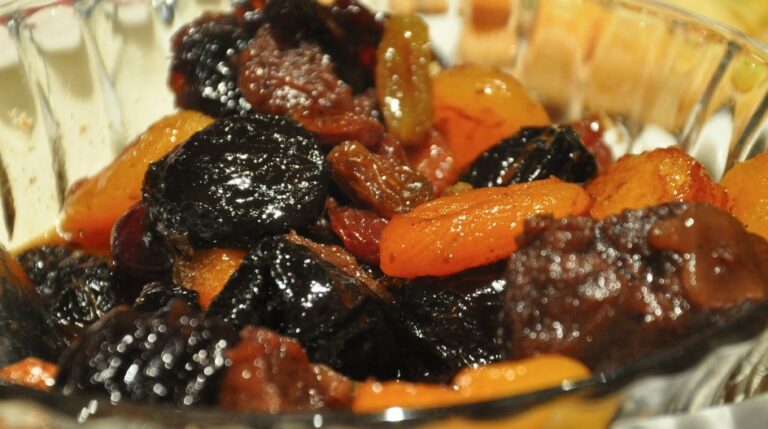 What are some traditional Algerian spice blends used in cooking?