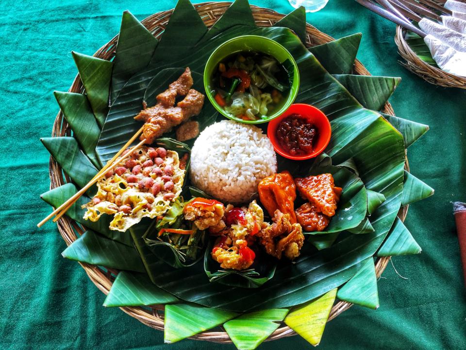 Can you find any Chinese influences in Indonesian cuisine?