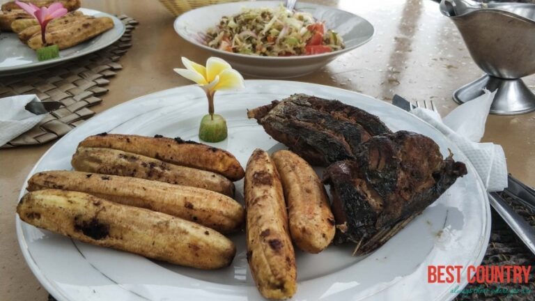 Are there any traditional cooking techniques unique to Comorian cuisine?