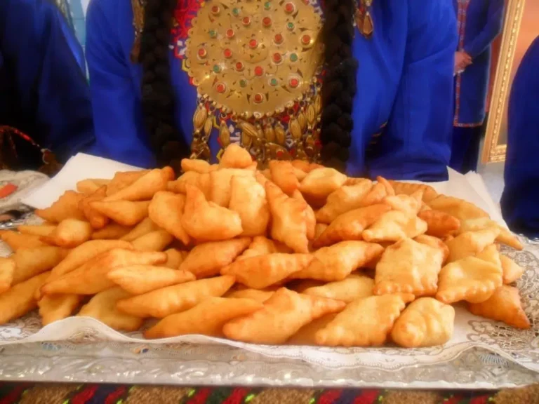 What are some Turkmen dishes that are popular during Turkmen festivals or special occasions?